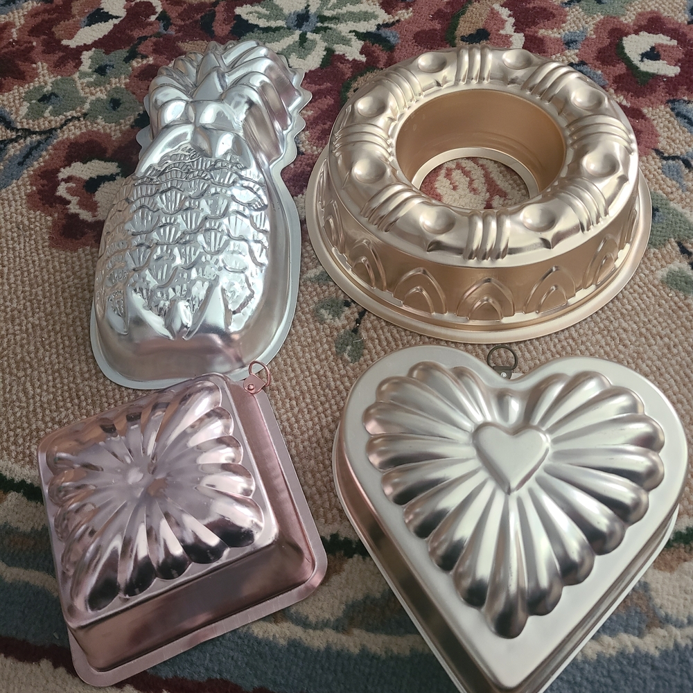 Elegant Silver and Gold Baking Mold Set